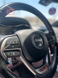 جیپ گراند شیرۆکی